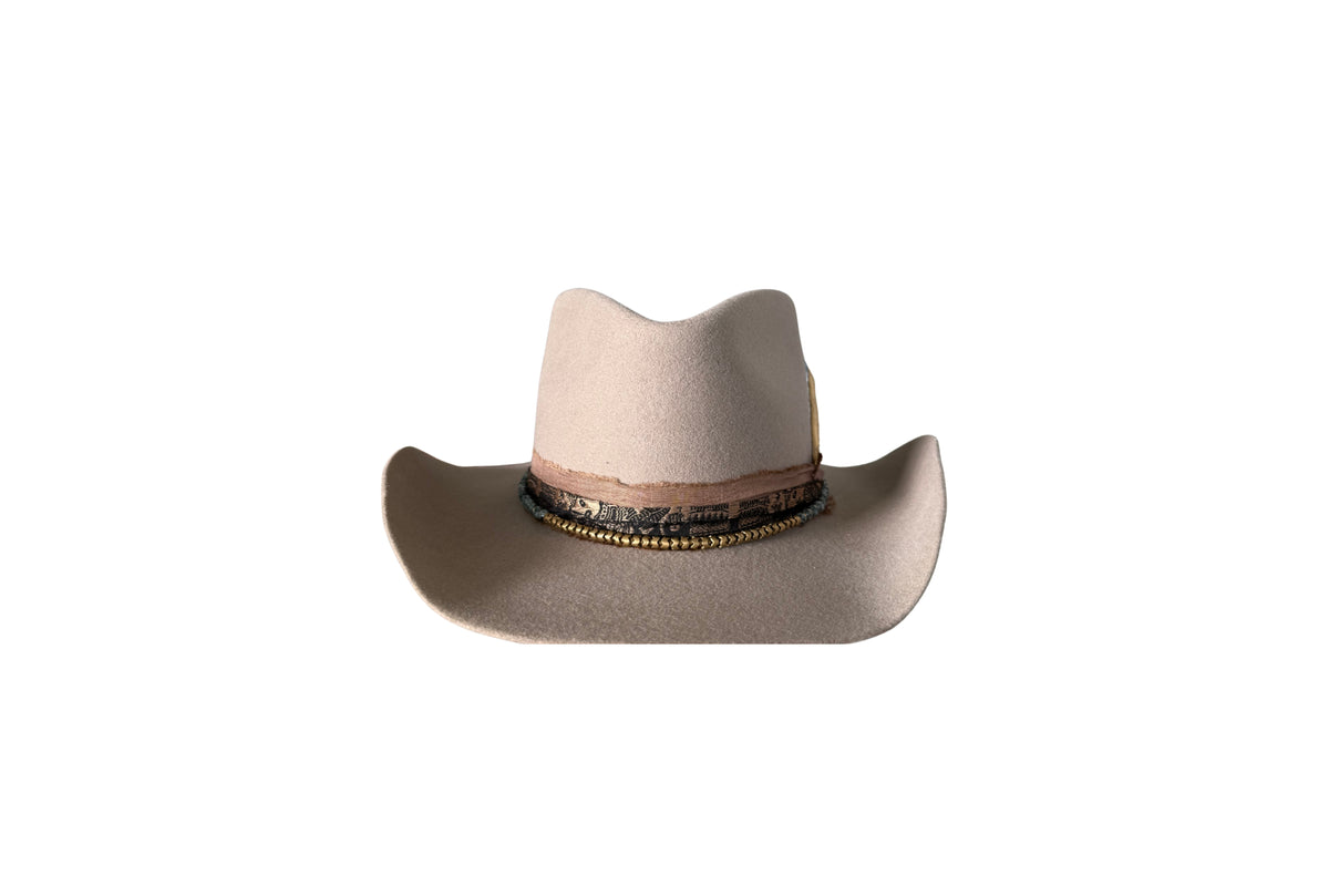 Venado felt hat, front view with silk band and stones