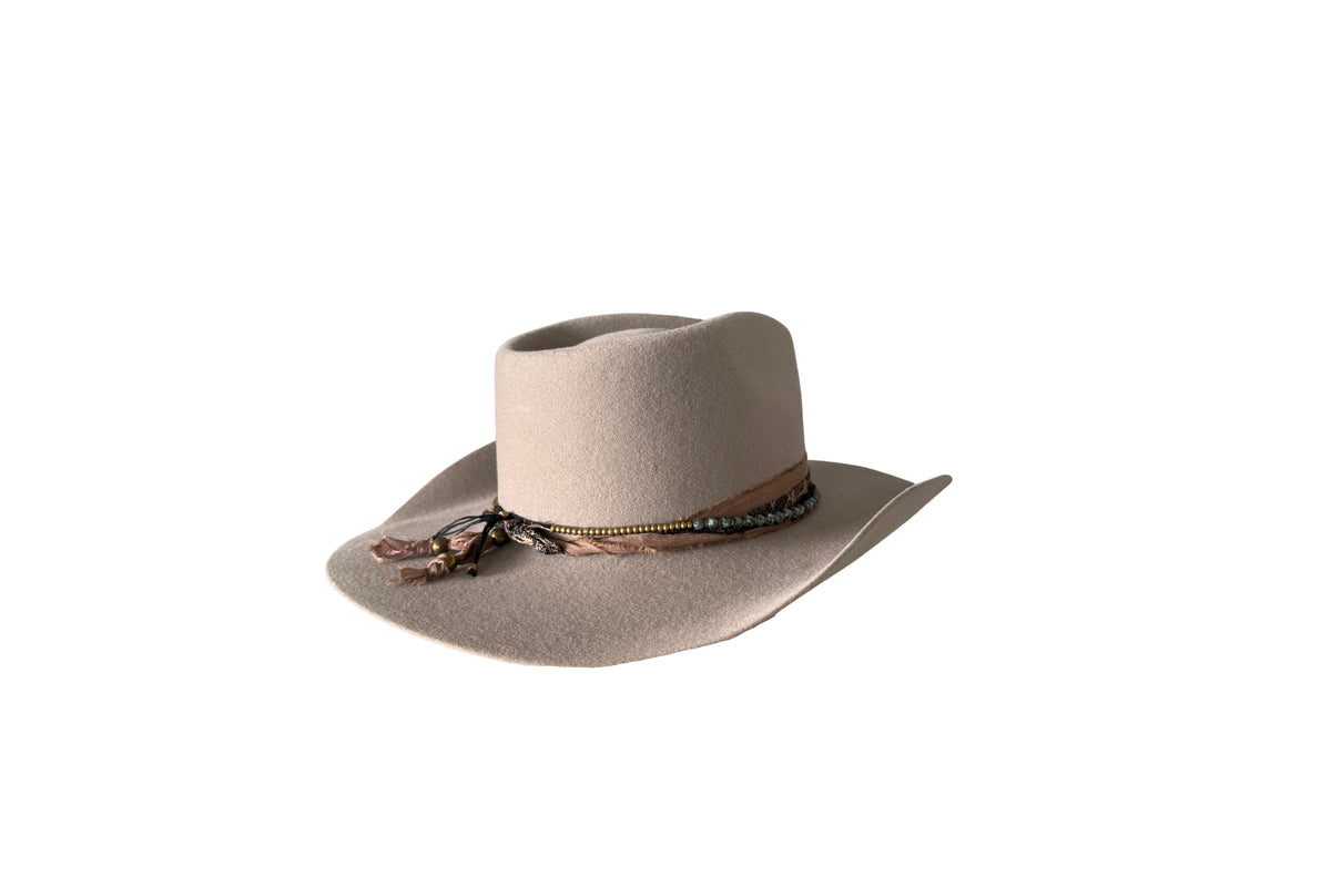 Venado felt hat, back view with tasseled tie