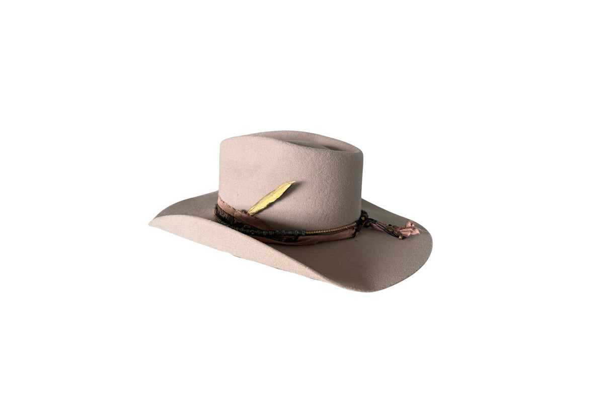 Venado felt hat, angled view from the other side